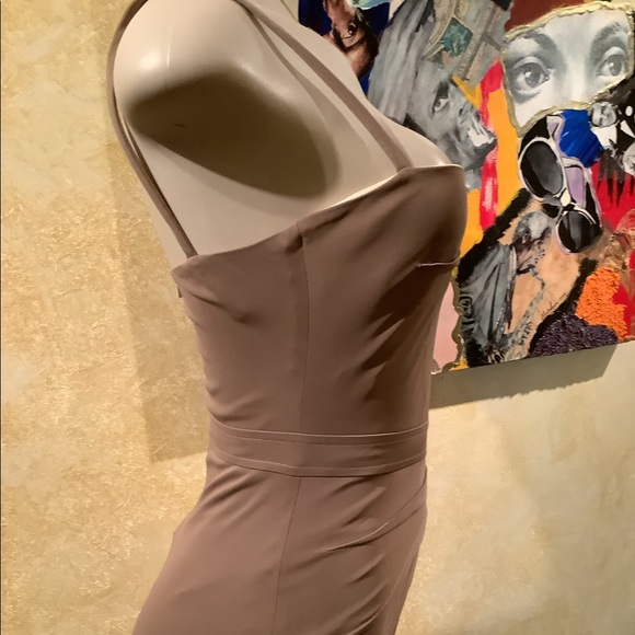 Andy The Anh body-hugging dress. - Picture 4 of 6